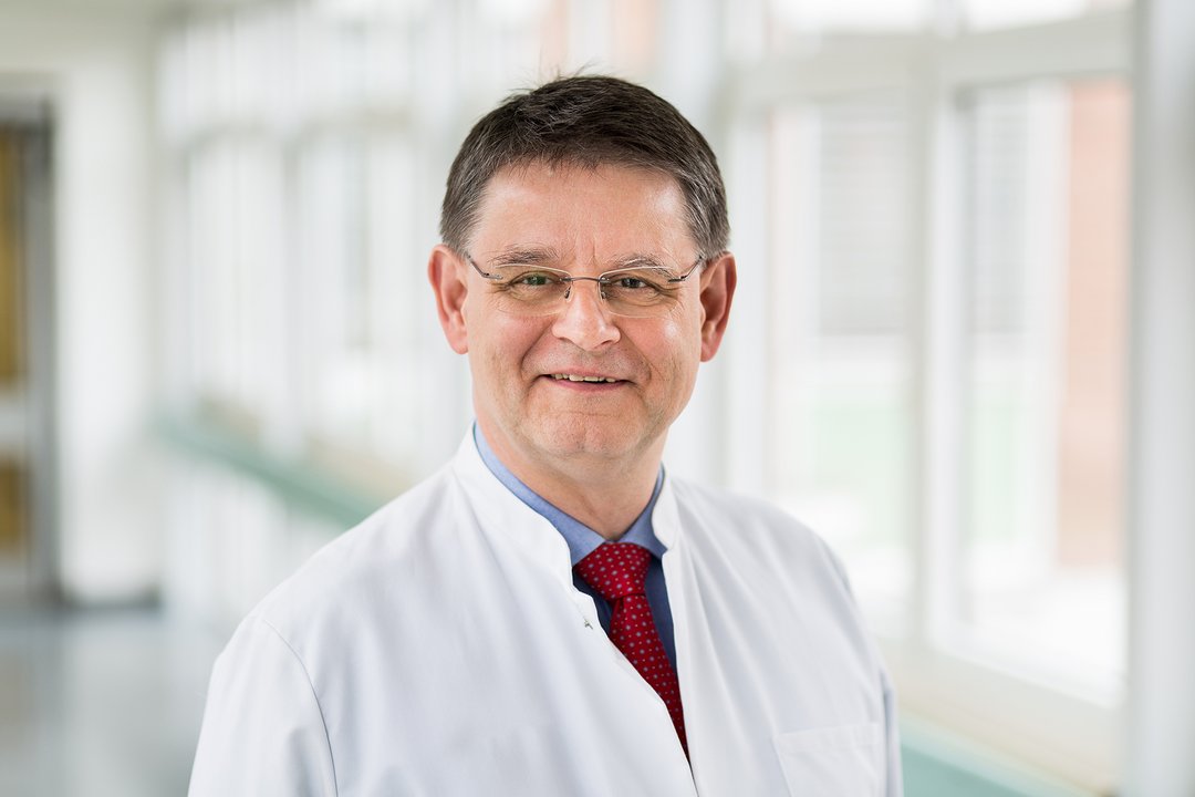 Ärztlicher Leiter Alexianer Darmkrebszentrum Krefeld Dr. Wilhelm-Ulrich Schmidt